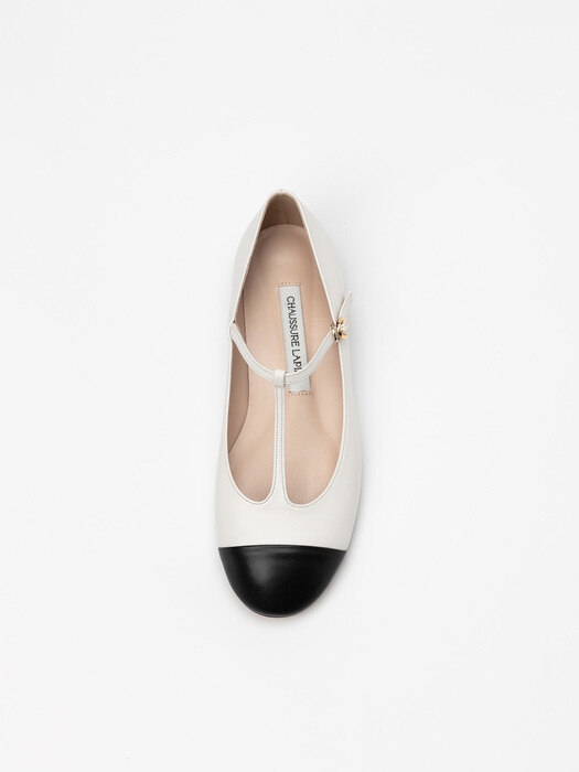 Crepes T-strap Flat Shoes in Pure White