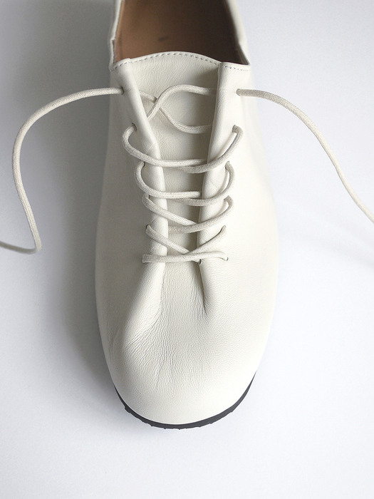 Folded Derby Shoes . Ivory