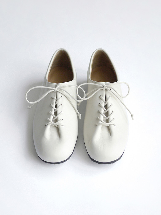 Folded Derby Shoes . Ivory