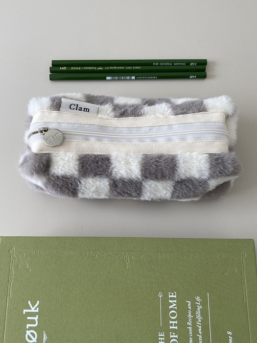 Clam round pencilcase _ Fur Gray Checkerboard