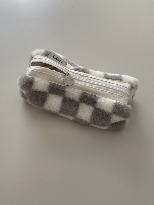 Clam round pencilcase _ Fur Gray Checkerboard