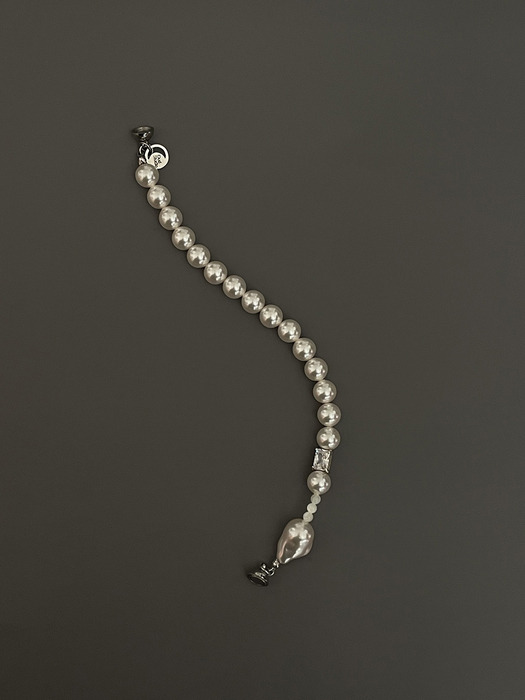 Grace Magnet Pearl Bracelet