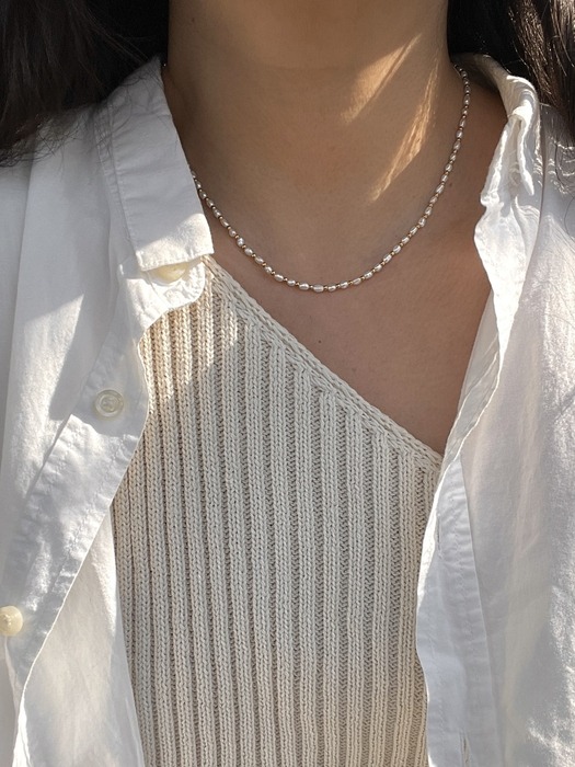 pearl and ball gold necklace