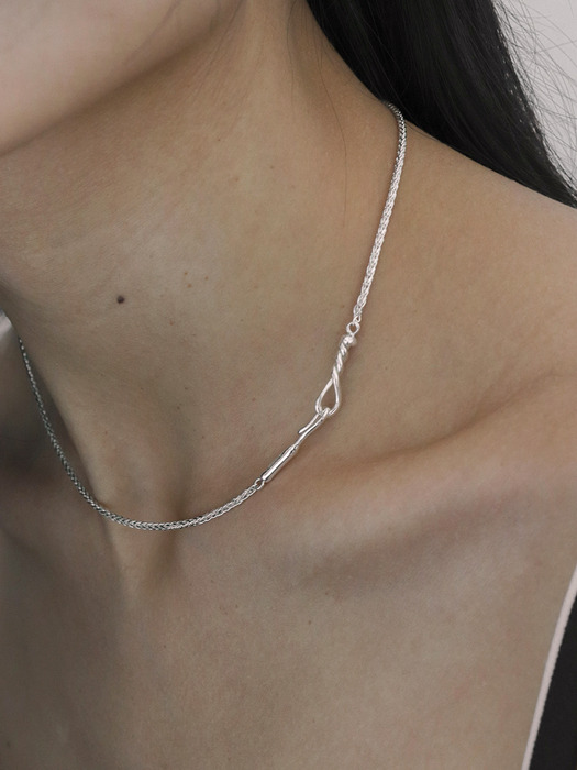simple twist necklace