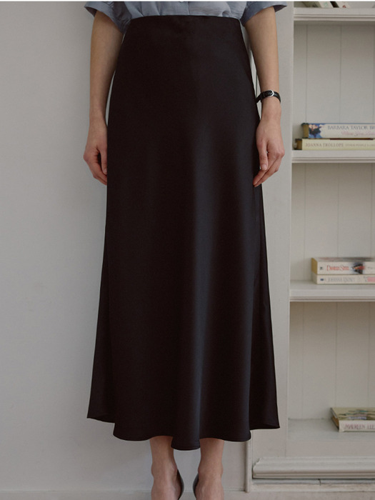 Satin Flare Long Skirt [Black]