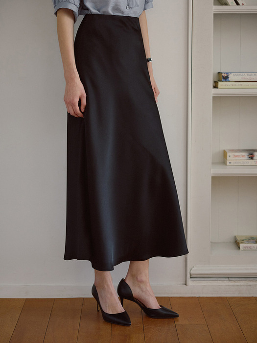 Satin Flare Long Skirt [Black]
