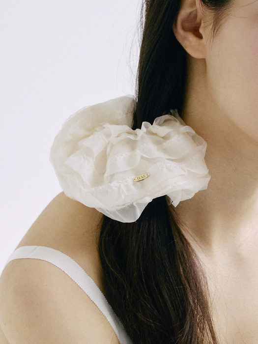 HSU008 Oversized ruffled lace scrunchie