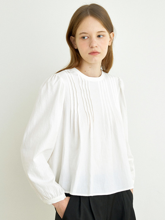 Long sleeve pintuck minit blouse (White)