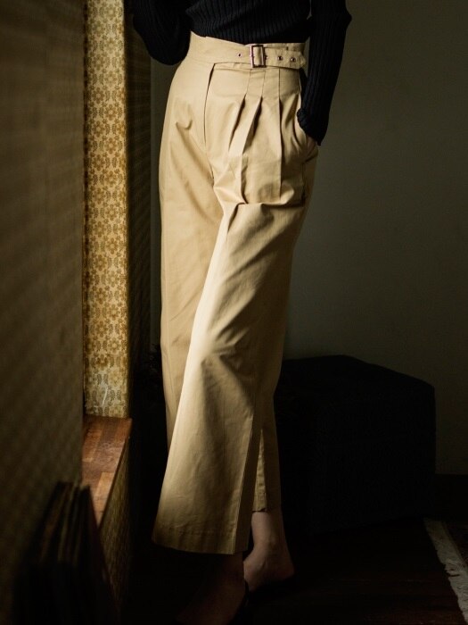 473 pintuck wide beige pants