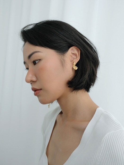 Feather drop unblance earring