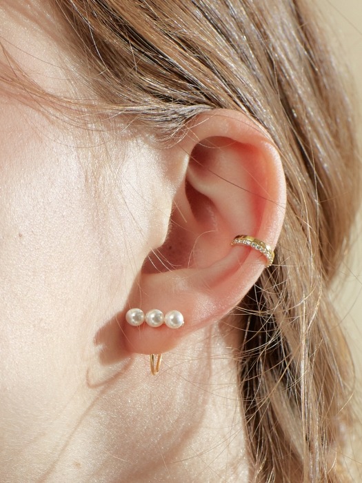 C TYPE PEARL EARRING