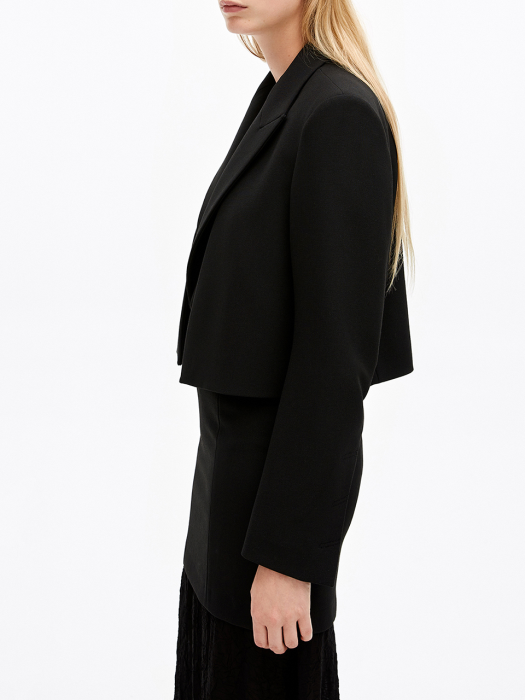 Cropped black blazer_B206AWJ002BK