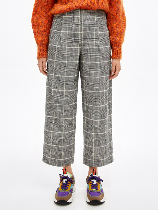 Grey chequered coulotte trousers_B206AWP006BK