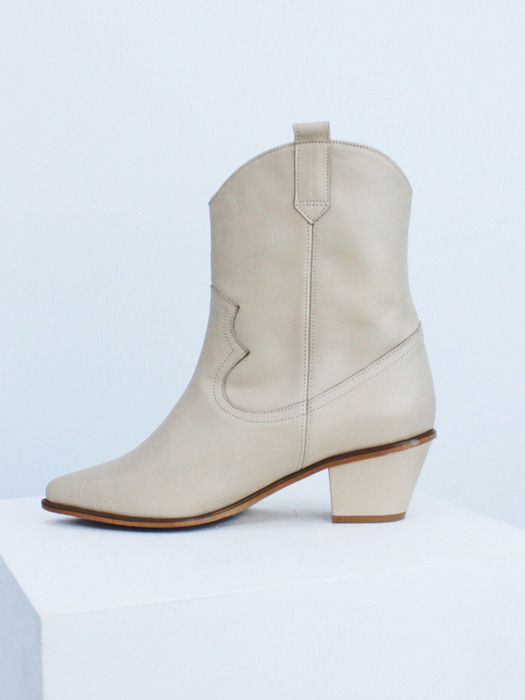 Low Western Boots (Ivory)