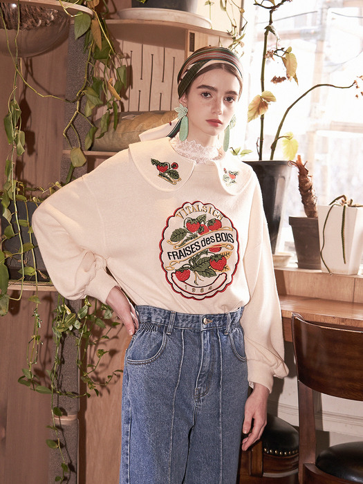 Strawberry Embroidered Collar Sweatshirt_Ivory