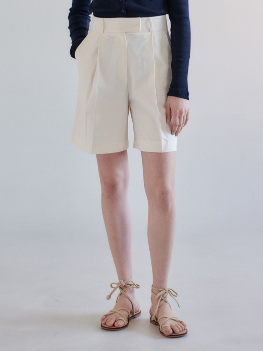 Pintuck half pants-cream								