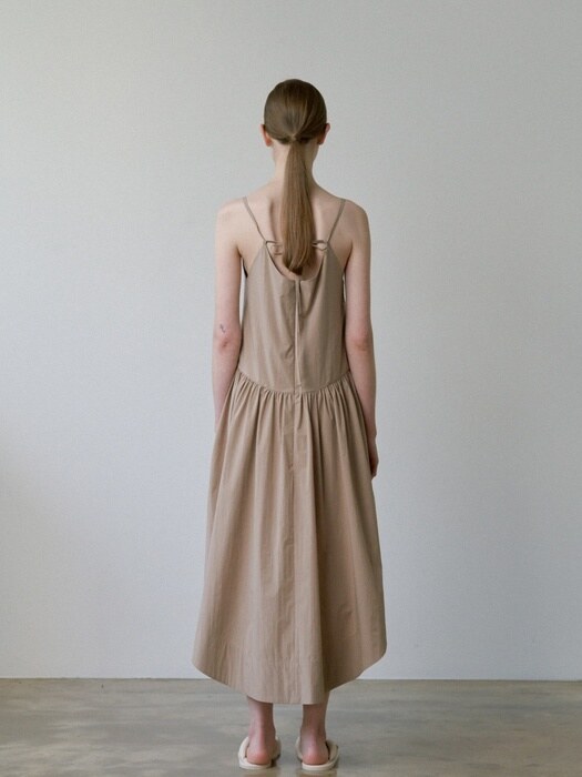 Curved-Cut Dress _ brown