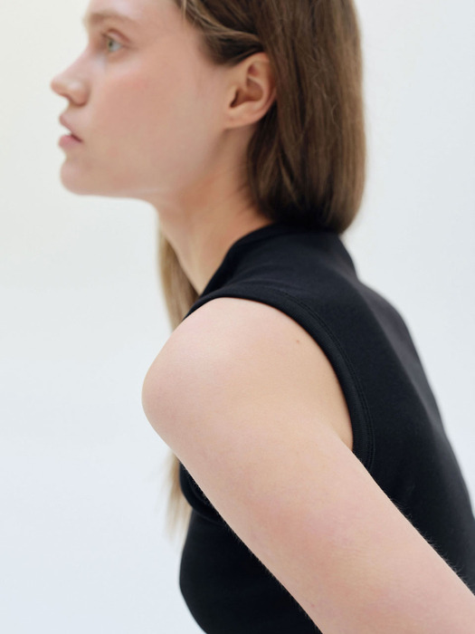 라운드 인 슬리브리스 (10컬러)