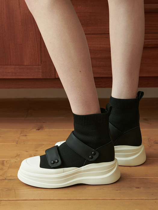 IS_231508 Bulky High Socks Sneakers (Black)