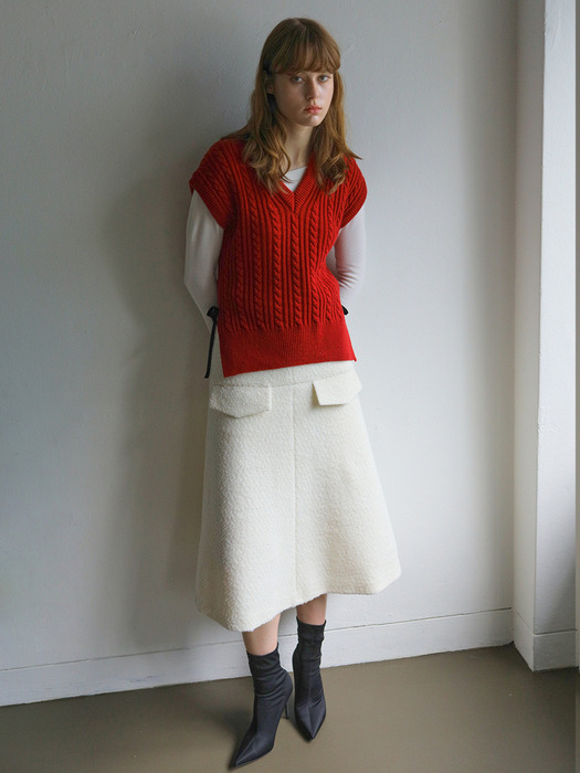 CABLE KNIT VEST / RED