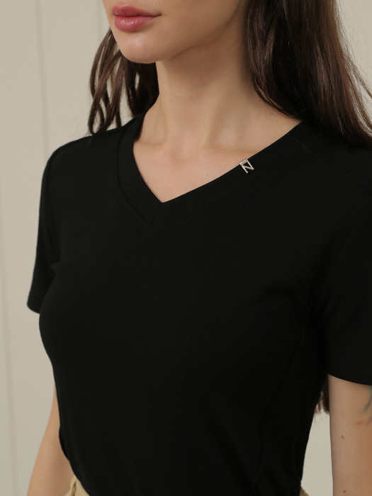 N Logo V neck Span T-shirt (Black)