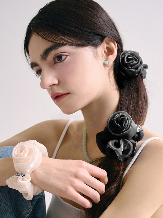 HSU007 Organza rose scrunchie