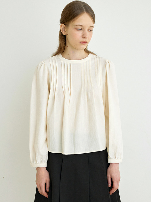 Long sleeve pintuck minit blouse (Cream)