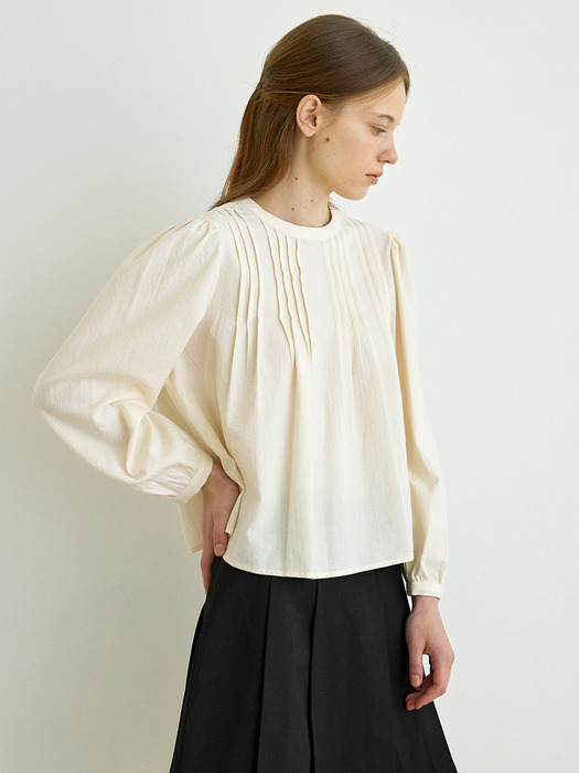 Long sleeve pintuck minit blouse (Cream)