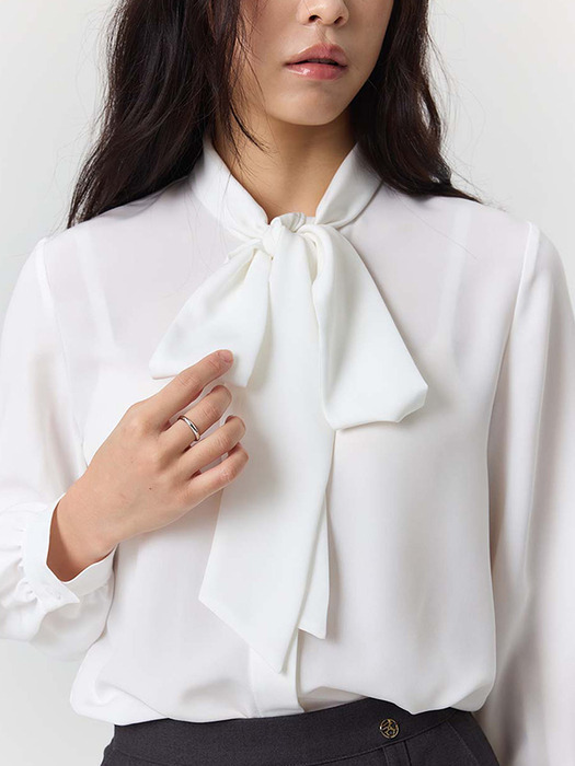 Pussybow Blouse - Ivory