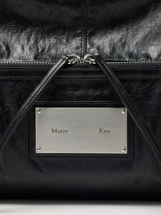 TWO WAY STRAP SQUARE BAG IN BLACK - Image 3