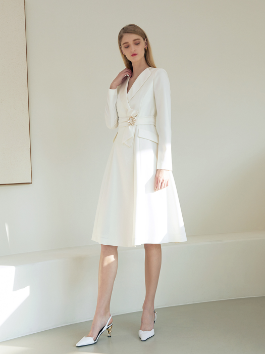 ODELLA / TAILORED DETAIL FLARE DRESS(ivory)