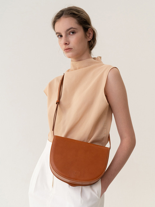 [ESSENTIAL] Tray Shoulder Bag Tan