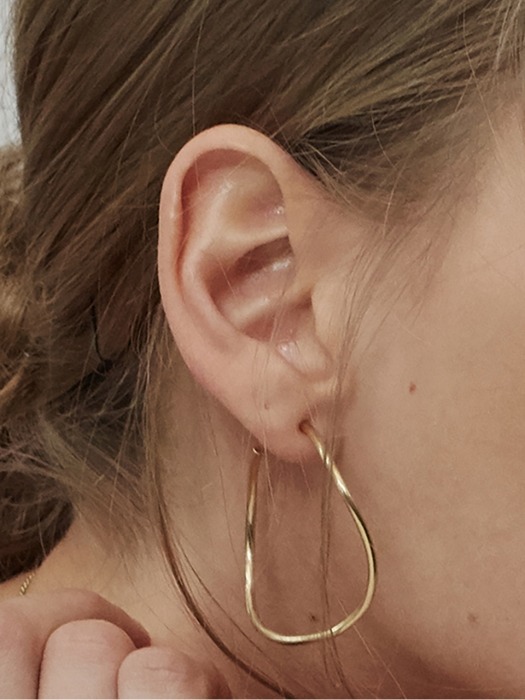 Curvy earring (L)