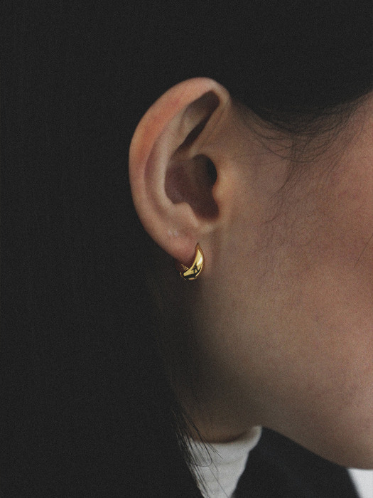 Wide huggie earrings