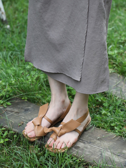 Ribbon Toe-Ring Sandal (Brown)
