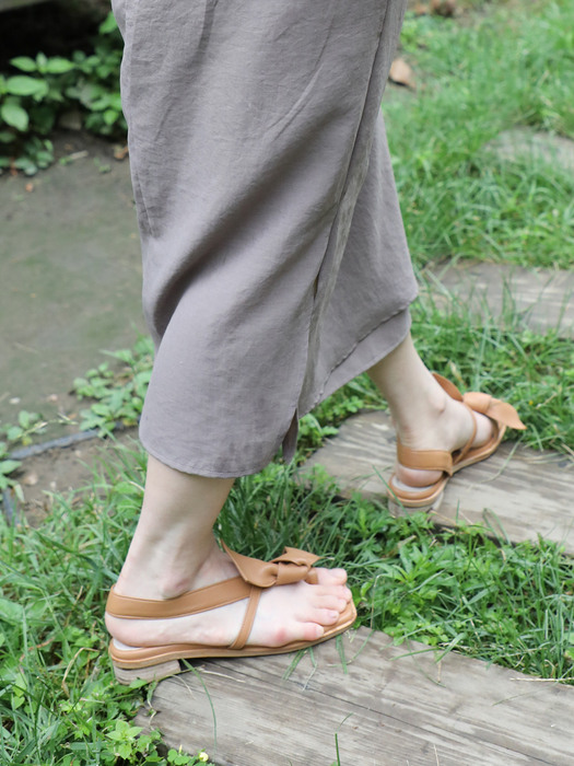 Ribbon Toe-Ring Sandal (Brown)