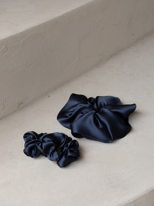 Silk Scrunchie (S) - Navy