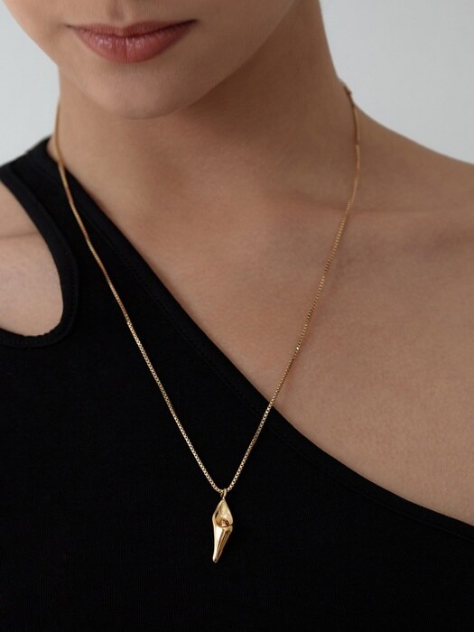 Calla drop necklace