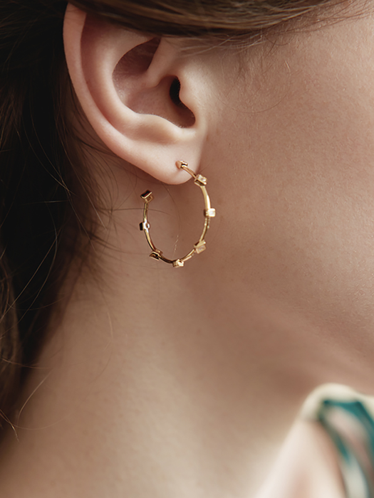 Simple gold gear earring