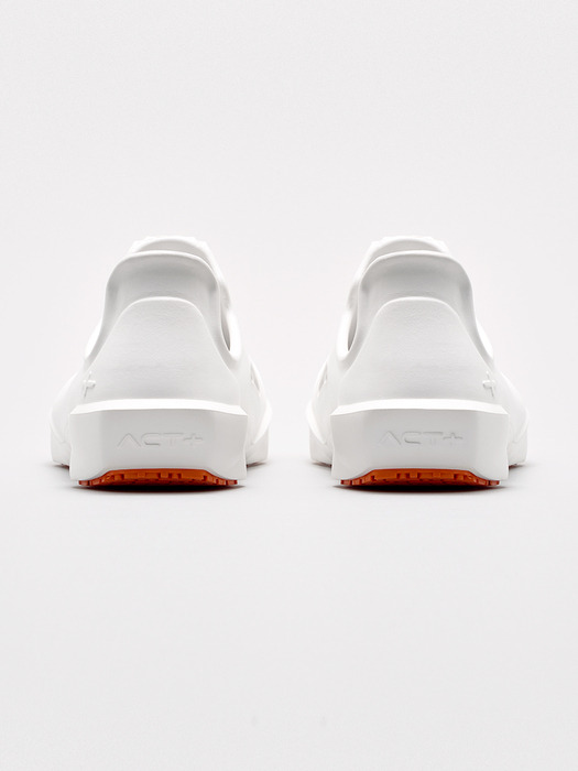 ALIGNPLUS™ SLIP-ON GLOSSY WHITE