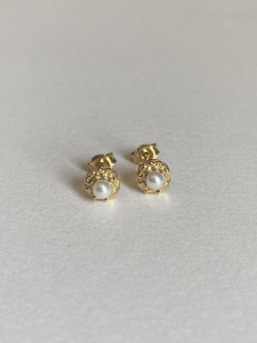 Sprout Studs (M) (Pearl)