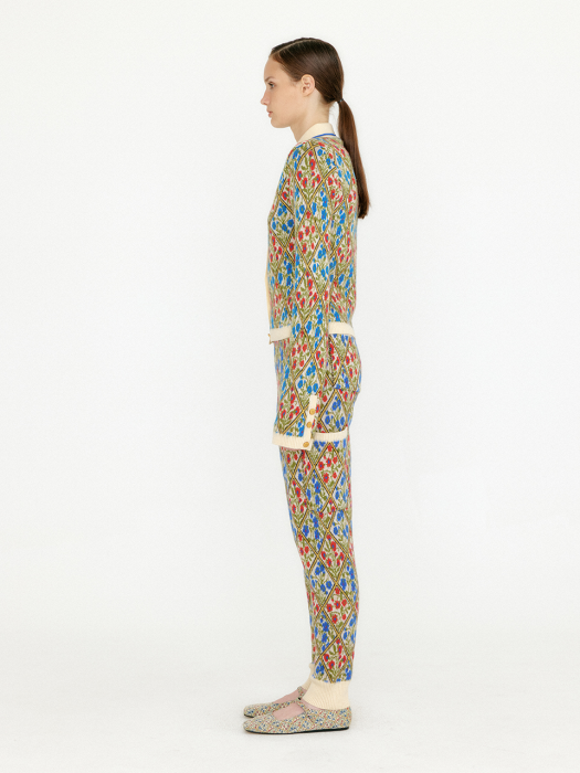 VEMI Floral Pattern Knit Jogger Pants - Ivory/Blue/Red Multi