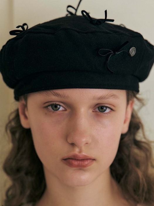 BOW BERET IN BLACK