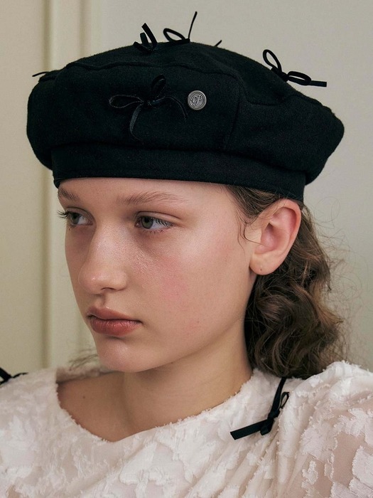 BOW BERET IN BLACK
