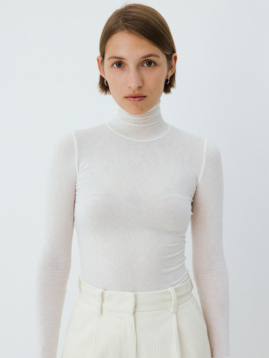 signature turtle-neck top (ivory)