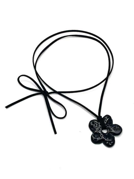 Acrylic Flower Necklace [Black]