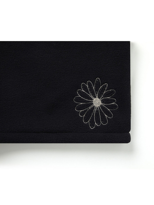 FLEECE NECK WARMER FLOWER NEEDLEWORK_BLACK BEIGE