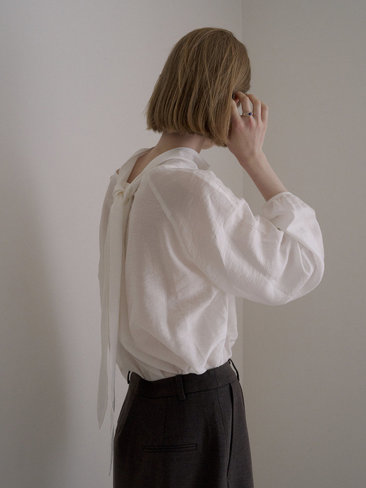 HIGH NECK TIE BLOUSE_IVORY