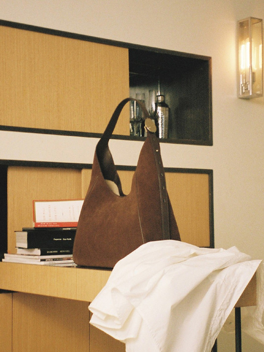 [단독][5차 리오더]Plaque Hobo Bag Suede 플라크 호보백 스웨이드 (3 Colors)