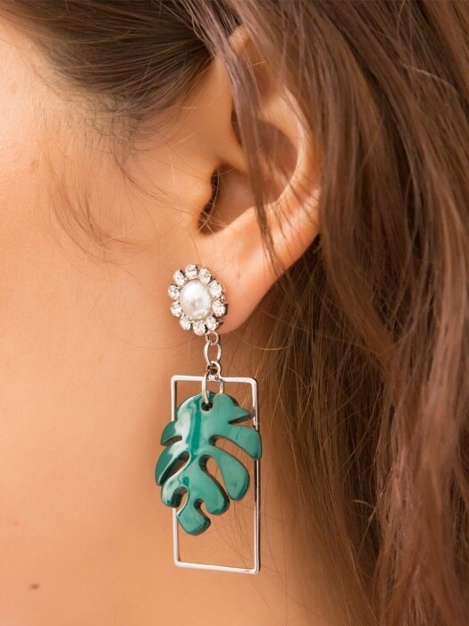 Leaves in square earrings